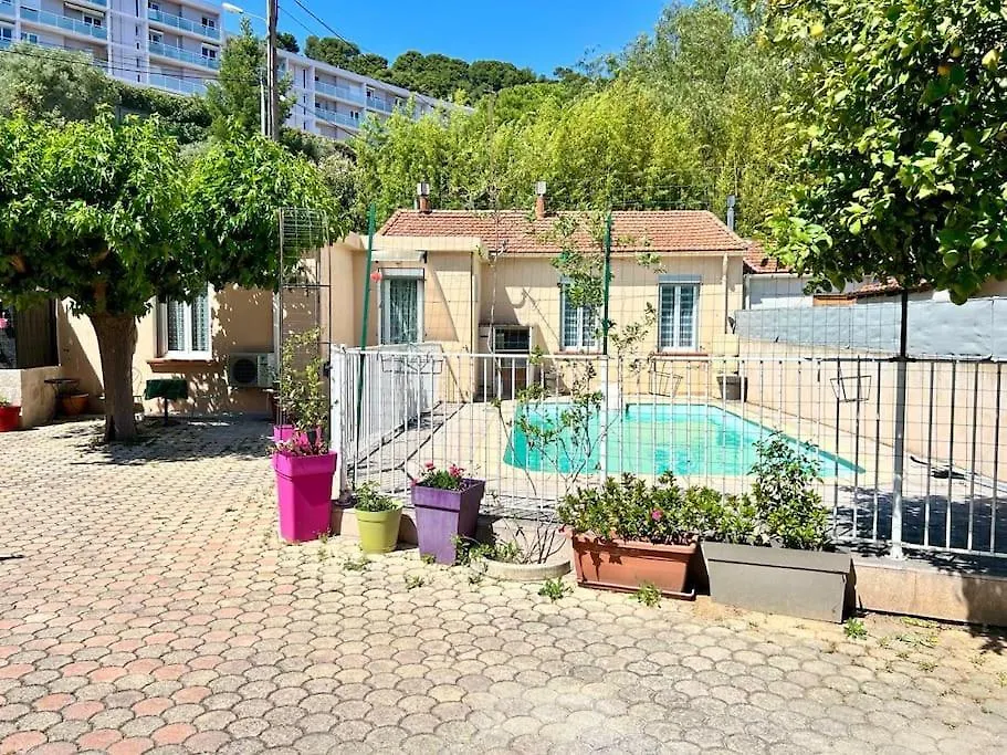 Juchanie Yourhosthelper Toulon